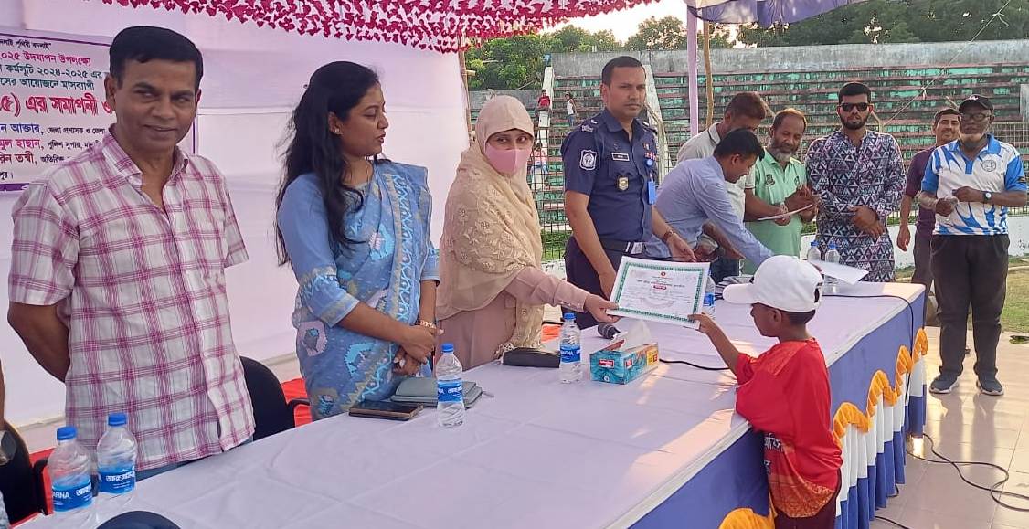 মাদারীপুরে শেষ হলো মাসব্যাপী অনুর্ধ্ব ১৪ সাঁতার প্রশিক্ষণ